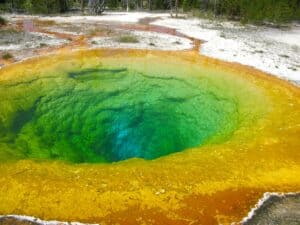 Yellowstone(11) Mineral springs at the Upper Geyser Basin in Yellowstone National Park