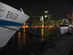 Christmas_in_Chicago_Lake_Michigan_Cruise(1) We went for a Christmas cruise on the Mystic Blue party boat.