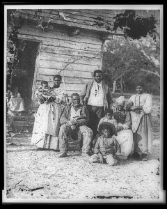 Family_of_African_American_slaves_on_Smith's_Plantation_Beaufort_South_Carolina Slaves
