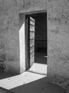 Isham_Lewis_escapes_jail Isham Lewis escaped when the jail door was left open.